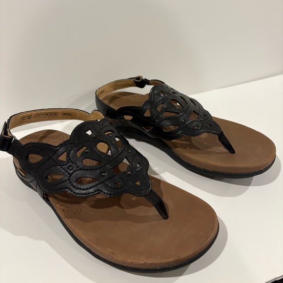 Rockport Black Thong Sandals with Intricate Cut-Out Design Size 7.5 - Picture 2 of 10